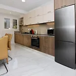 Garitsa Gem דירה